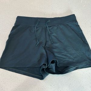 Lululemon women’s shorts size 6